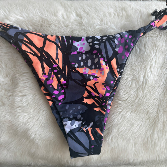 Space | Bottom Tiras