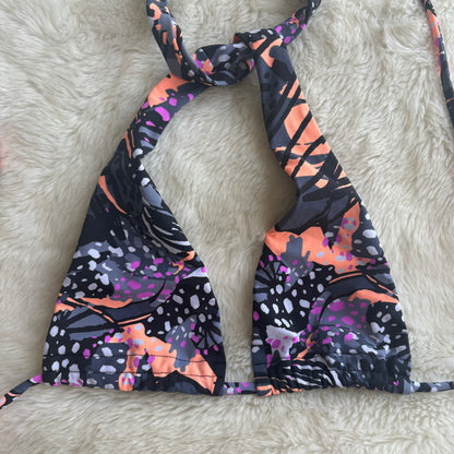 BLACK - TRIANGULAR TOP