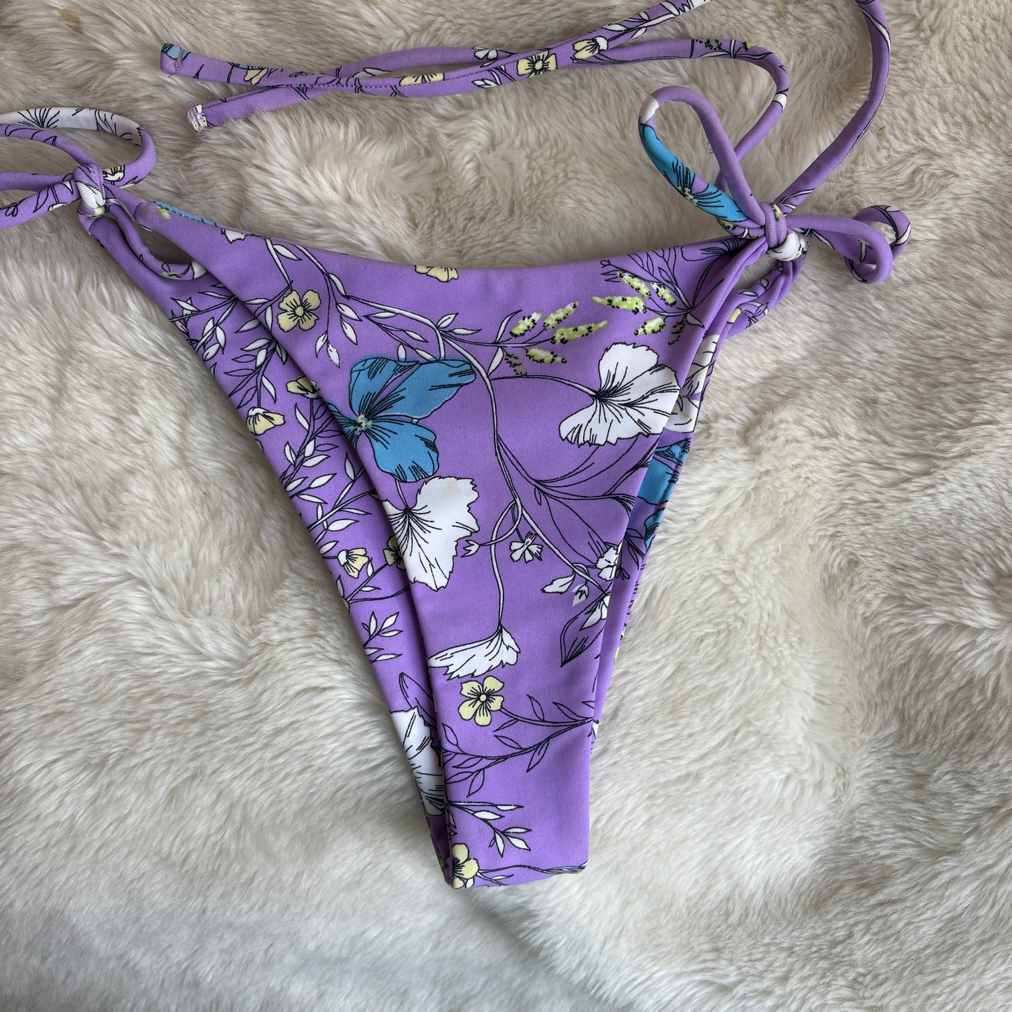 Lila Flores Cremas | Bottom Tiras