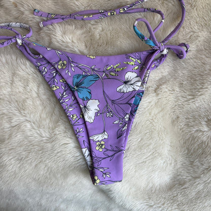 Lila Flores Cremas | Bottom Tiras